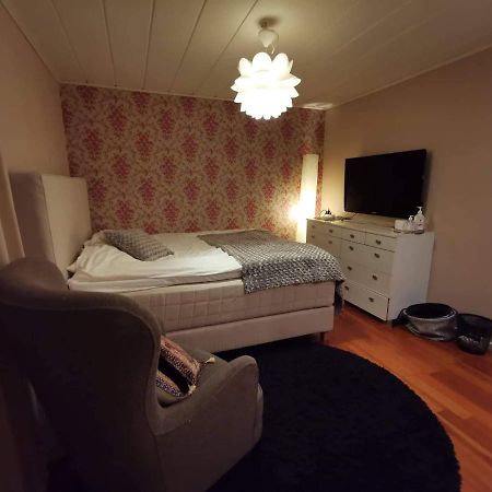 Own Room With Big Bed In A Big House! ルレオ エクステリア 写真